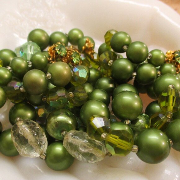 DE MARIO Three Strand Satin Green Aurora Borealis Rock Crystal Bead Necklace - Picture 4 of 14